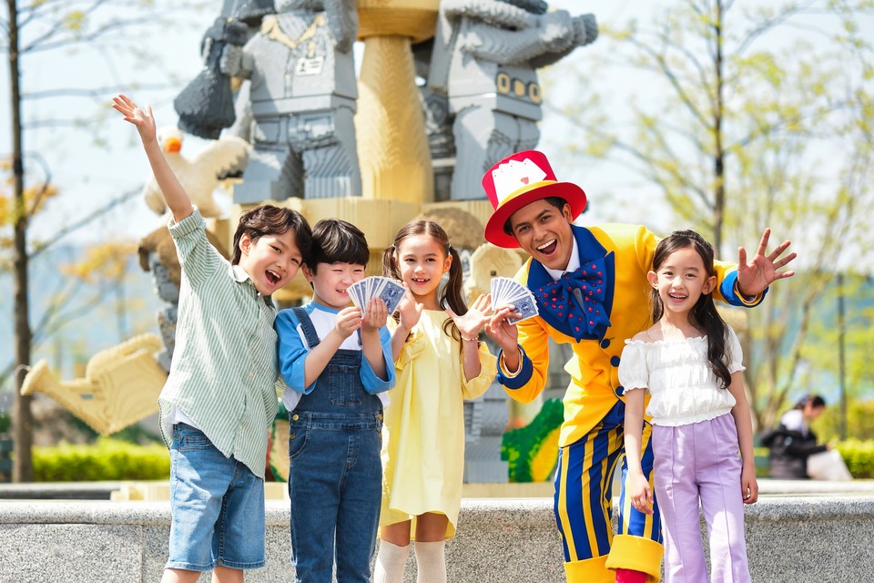 레고랜드가 봄 시즌을 맞아 플래시 세일과 함께 신규 연간이용권 2종을 출시했다 사진=레고랜드 코리아