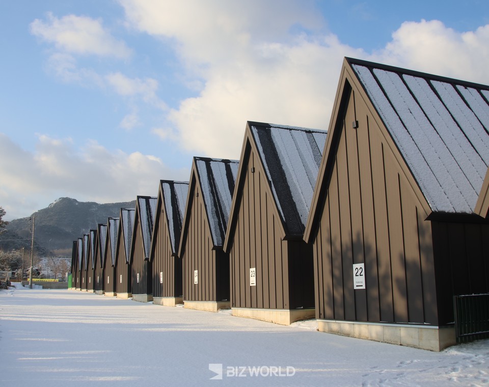 북유럽의 감성이 느껴지는 ‘순창 썬웨이글랭핑’ 모습. 사진=손진석 기자