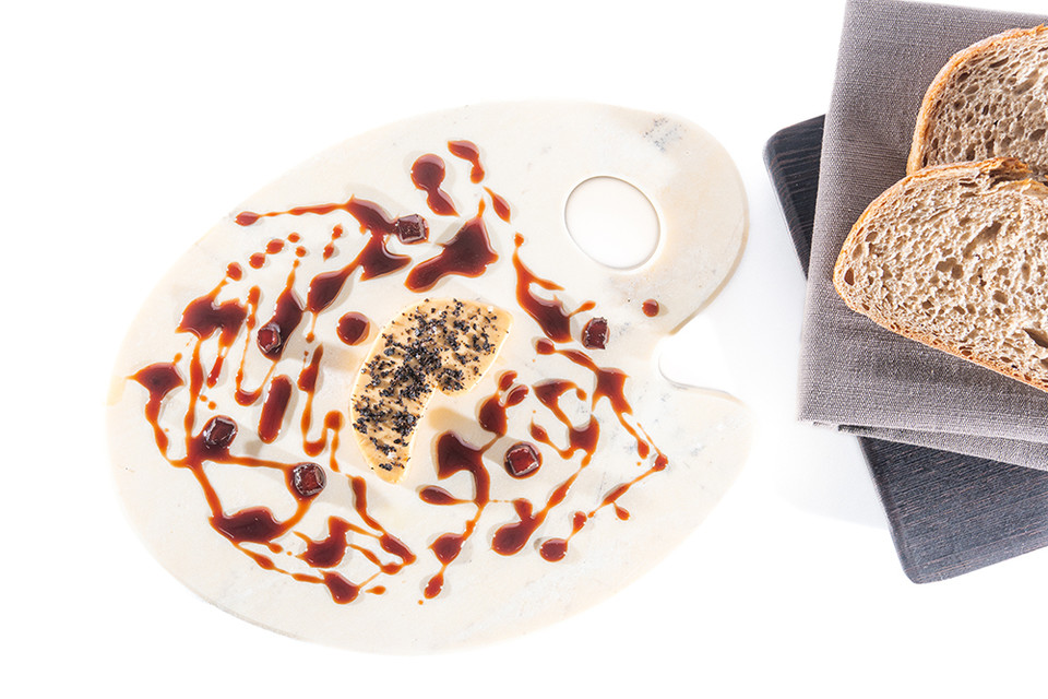 미디어 아트와 파인 다이닝의 만남으로 새로운 차원의 미식 세계를 보여줬던 ‘카니랩’이 ‘NOR(Not Only Restaurant, 엔오알)’로 리뉴얼 오픈하면서 ‘사랑’을 주제로 전개되는 13가지의 감각적인 디너 코스도 함께 선보인다고 11일 밝혔다. 사진=NOR