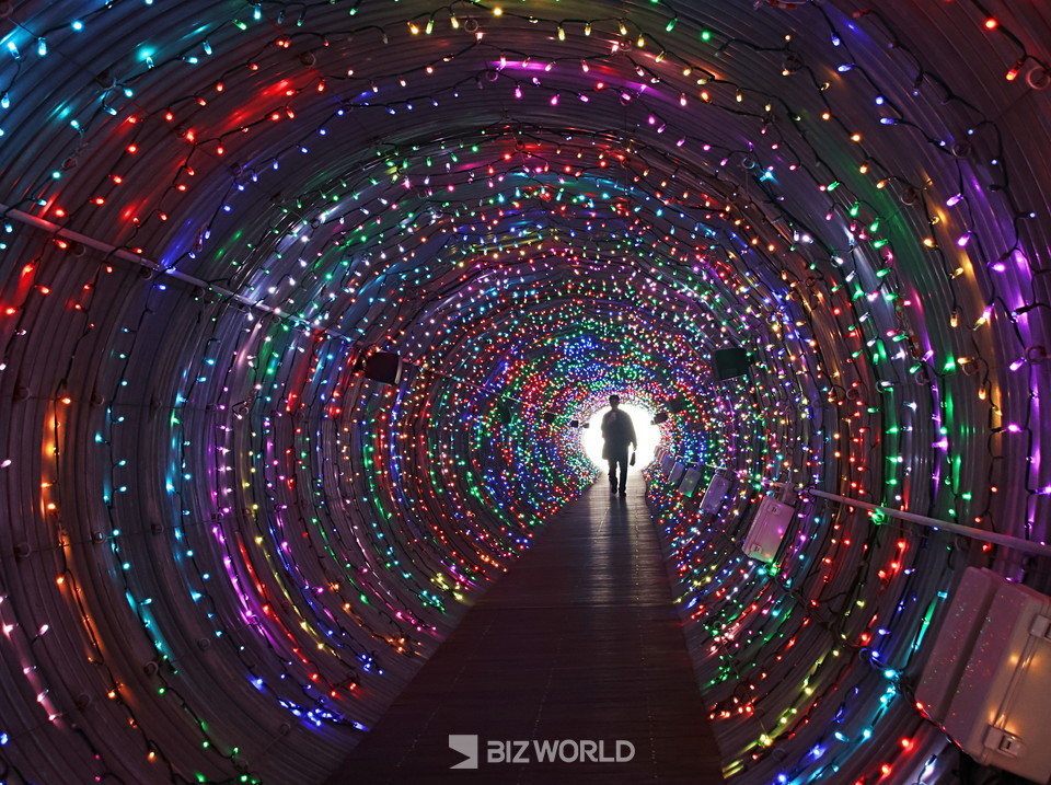 영월 관광센터 정원 아래에 만들어 져 있는 터널. 사진=손진석 기자