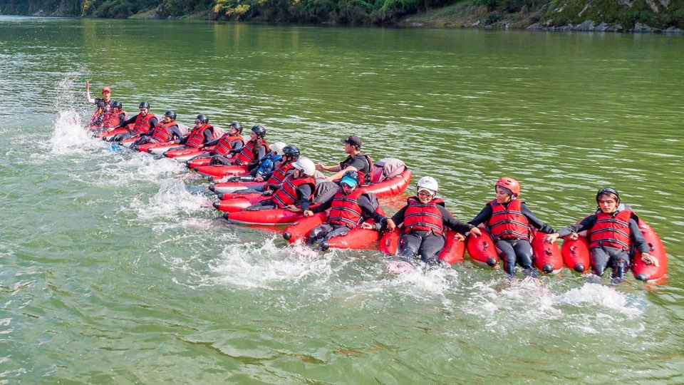 리버버깅 체험 시작 전 안전교육을 진행하고 있다. 사진=동강리버버깅