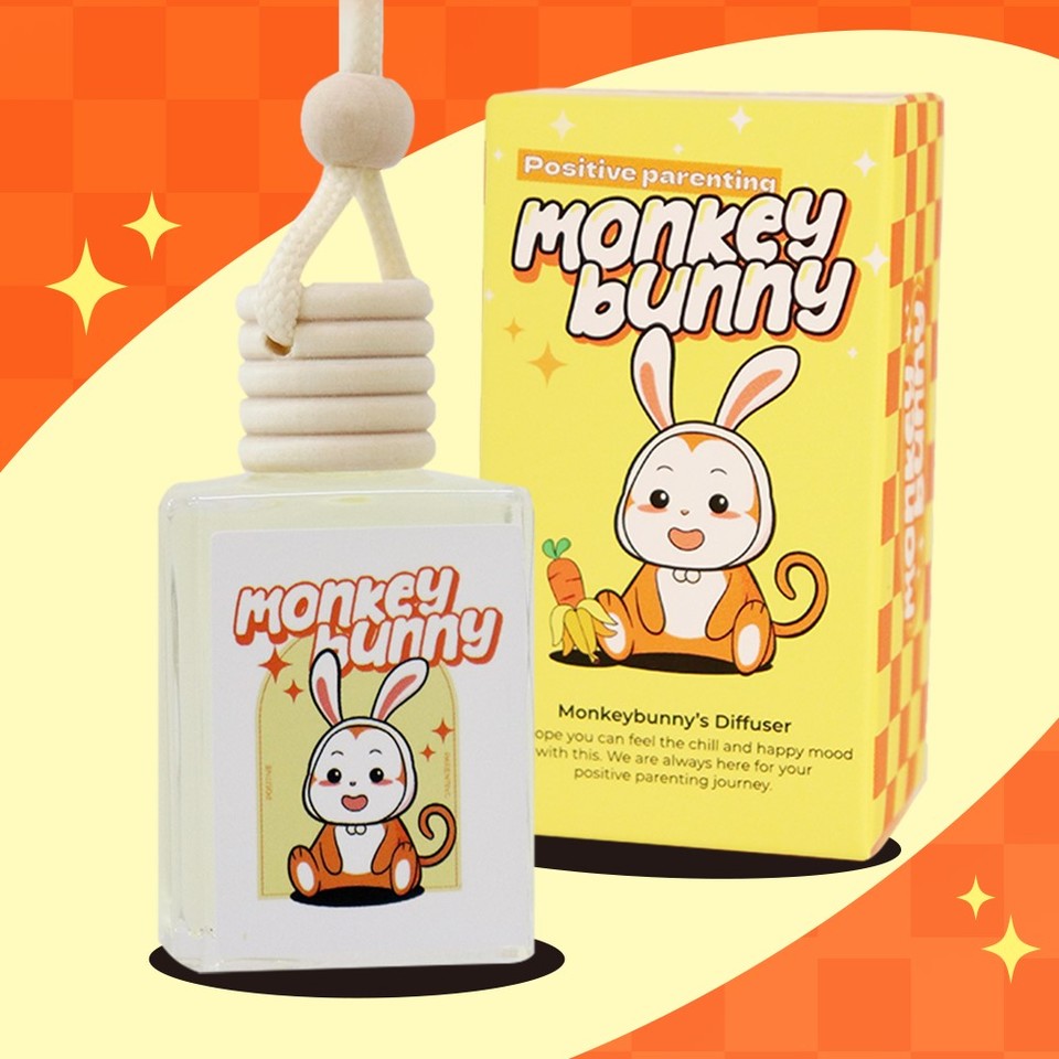육아 라이프스타일 브랜드 ‘몽키버니’가 차량용 패밀리카 방향제를 출시했다고 27일 밝혔다. 지난해 출시한 ‘아기 있는 집 디퓨저’에 이어 가족이 함께 사용하는 공간을 차량으로 확장한 제품이다. 사진=몽키버니
