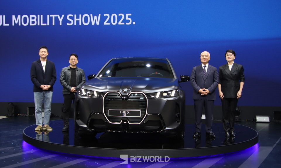 2025 서울모빌리티쇼에서 BMW 뉴 iX M70 xDrive를 국내 최초공개했다. 사진=손진석 기자