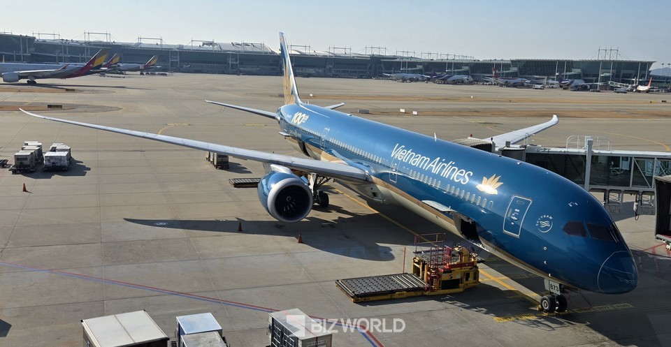 인천에서 출발 준비 중인 베트남 항공기. 베트남=손진석 기자