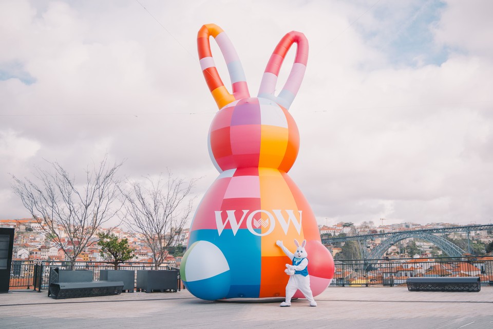 형형색색의 토끼 풍선이 자리 잡은 WOW 광장. 사진=WOW