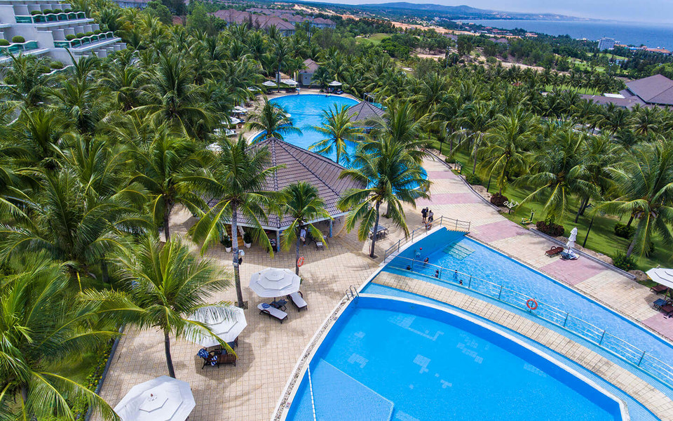 씨 링스 비치 호텔 수영장과 바. 사진=씨 링스 비치 호텔