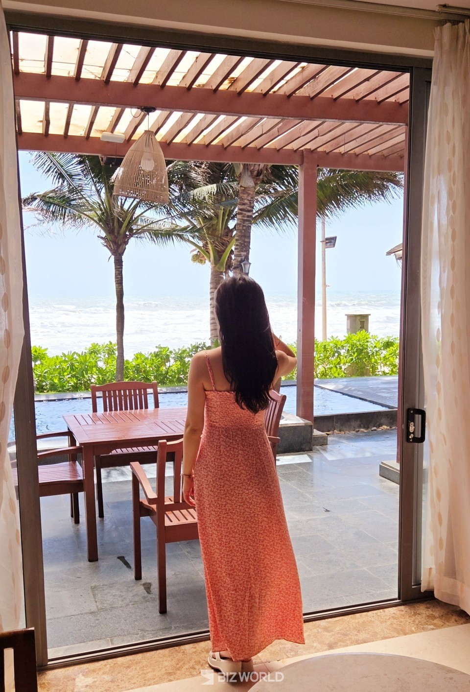 방갈로에서 휴식을 취하고 있는 관광객. 베트남=손진석 기자