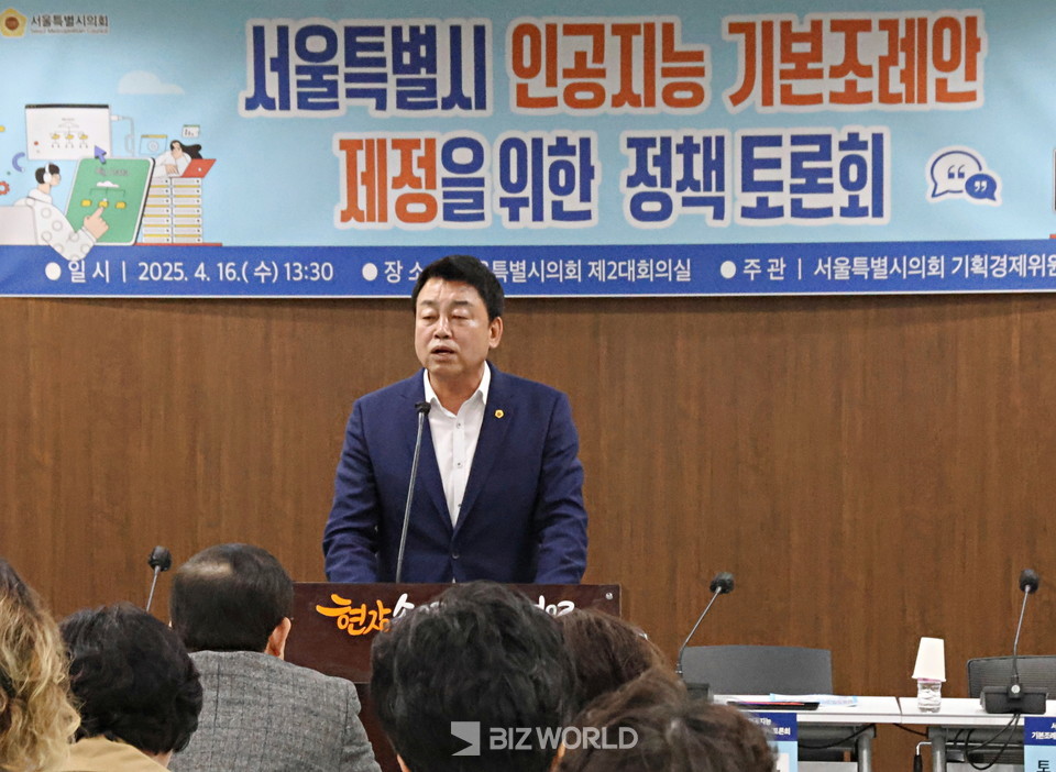 성흠재 원내대표가 축사를 하고 있다. 사진=손진석 기자