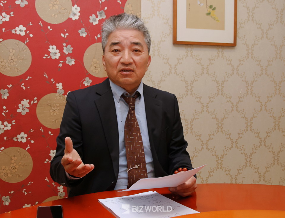 황석제 서울시관광협회 관광식당업위원장이 관광식당업에 대하여 설명하고 있다. 사진=손진석 기자