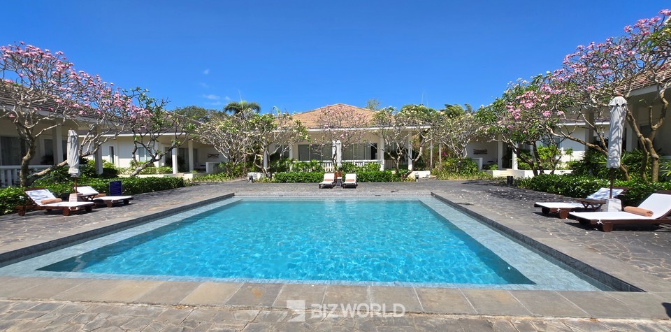 숙소 앞에 위치한 풀장. 베트남=손진석 기자