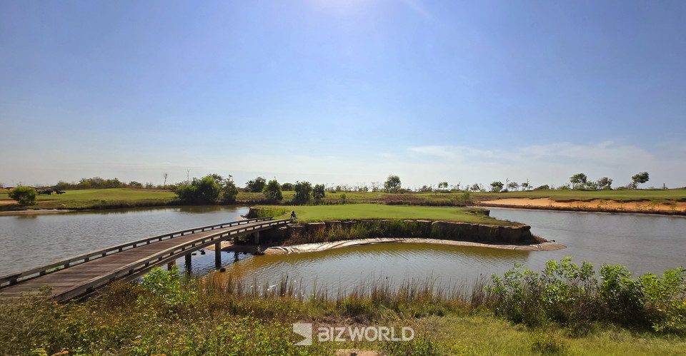 오션코스 중 홀컵이 있는 섬으로 가는 길. 베트남=손진석 기자