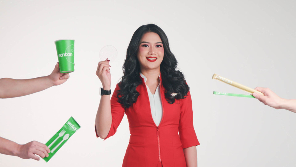 에어아시아 기내식 브랜드 산탄이 일회용품을 친환경 생분해 플라스틱으로 전환한다. 사진=에어아시아