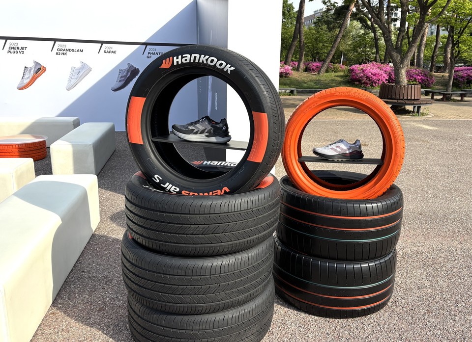 한국타이어가 서울하프마라톤에서 한국 X 프로-스펙스 협업 부스를 공개했다. 사진=한국타이어