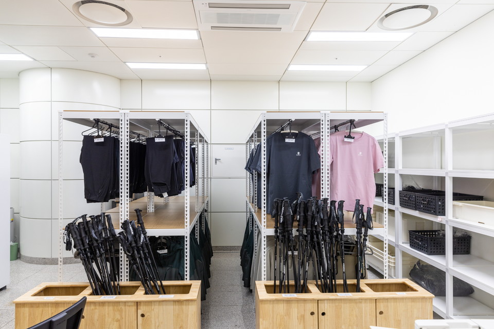 서울 등산관광센터 관악산점 대여물품. 사진=서울관광재단