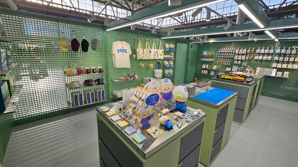 코리아트레인메이츠(KOREA TRAIN MATES) 부산역 매장 내부. 사진=코레일 유통