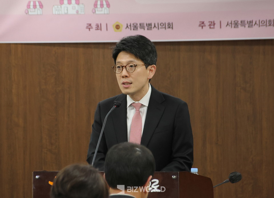 김병민 서울시 정무부시장이 '제3회 상권 활성화 정책토론회'에서 축사를 통해 골목상권 지원에 대해 이야기 하고 있다. 사진=손진석 기자