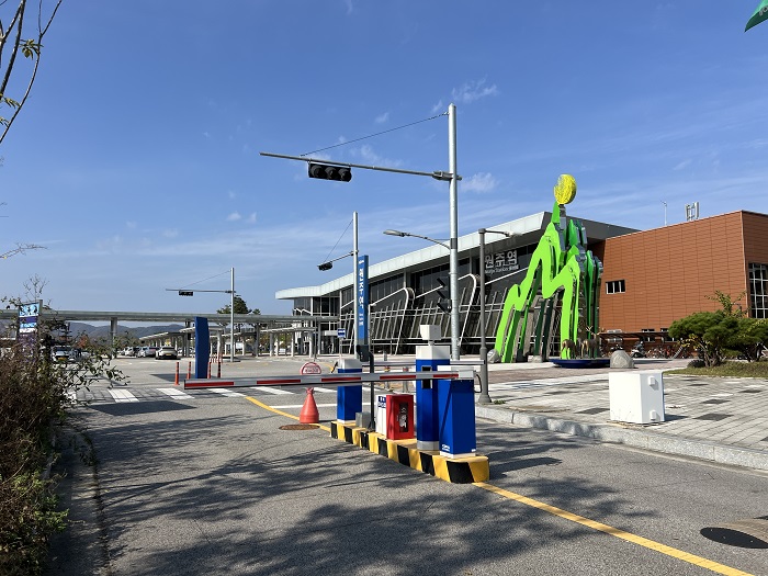 코레일네트웍스(대표 전찬호)는 철도 이용객의 교통편의 증진과 친환경 차량 이용 활성화를 위한 철도역 주차요금 할인정책을 시행하고 있다고 밝혔다. 사진=코레일네트웍스