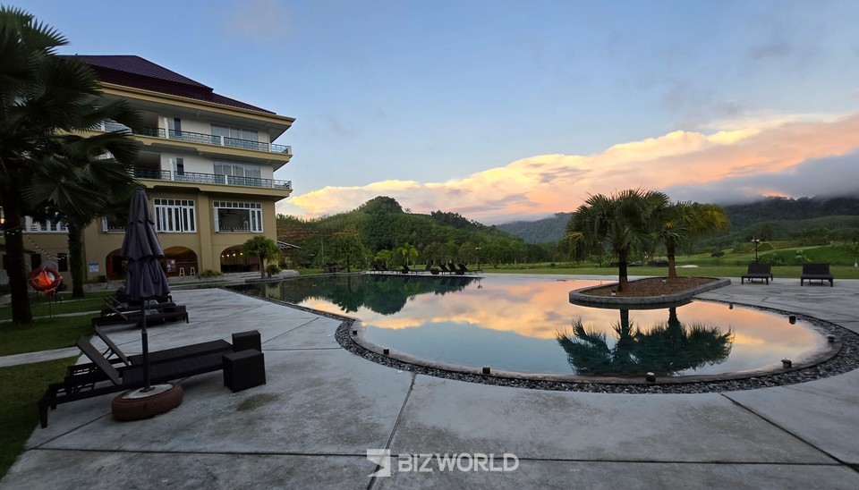 골프장이 보이는 숙소의 아침 전경. 푸껫=손진석 기자