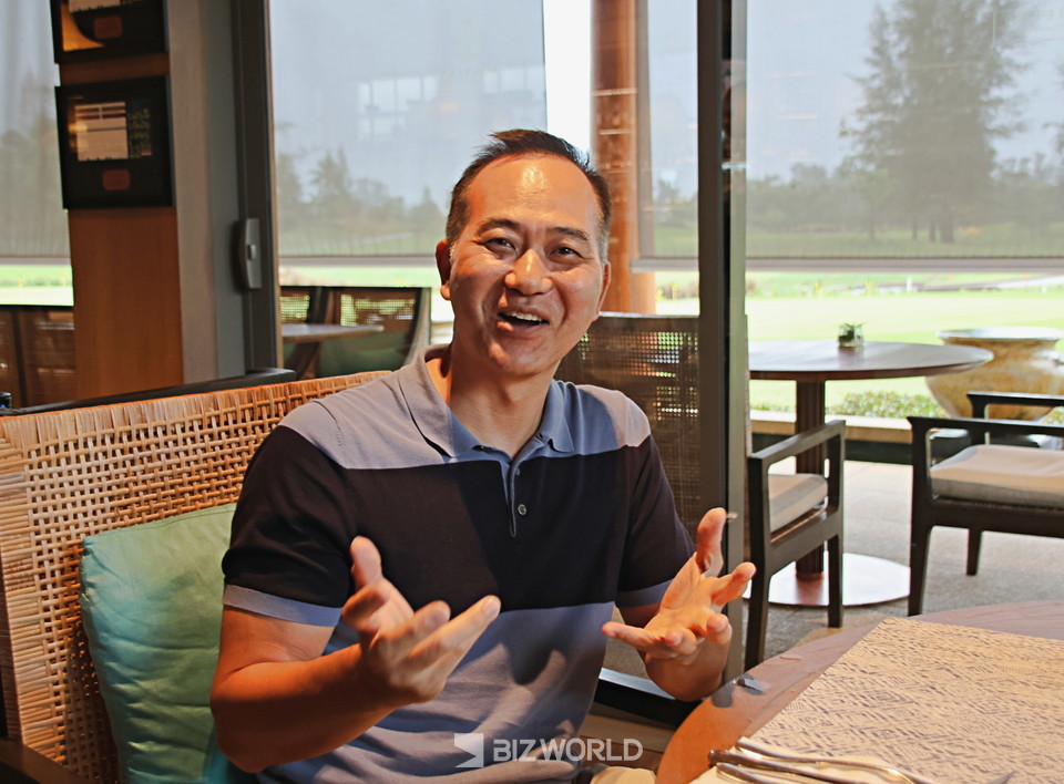 잭 왕 대표가 아쿠엘라 골프장에 대해 이야기 하고 있다. 푸껫=손진석 기자