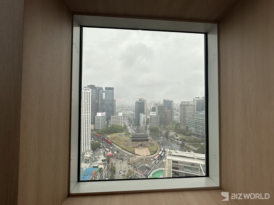 THE 22 남대문 베이커리에서 내려다 보이는 숭례문 전경. 사진=김미진 기자