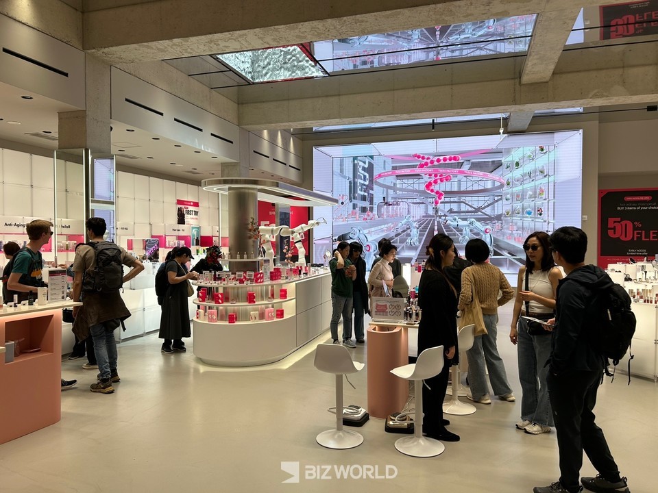 코리아테크가 지난해 12월 K뷰티 플랫폼 ‘YLESS(와이레스)’를 론칭하면서 서울 북촌에 플래그십스토어를 오픈했다. 사진=김선주 기자