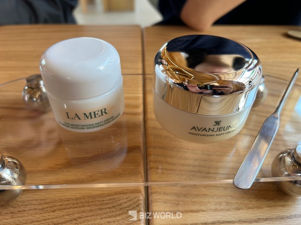 라메르 모이스춰라이징 소프트 크림을 듀프한 아방쥔 모이스처라이징 소프트 크림(오른쪽)은 향이 더 좋았다.