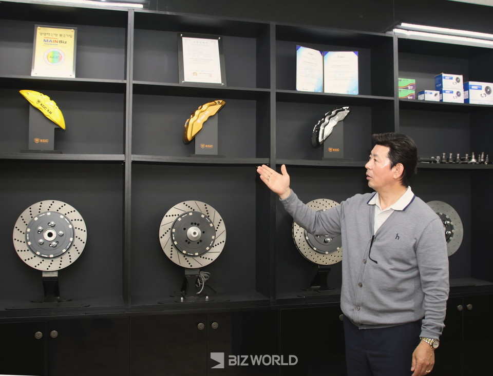 노재원 대표가 회사의 대표 제품에 대해 설명하고 있다. 사진=손진석 기자