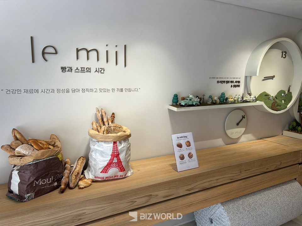 함태호 오뚜기 전 회장의 자택이었다 회사에 기증해 오뚜기를 대표하는 식문화 공간으로 탄생한 '롤리폴리 꼬또'의 1층에는 베이커리 '르밀'이 자리 잡았다. 사진=김선주 기자