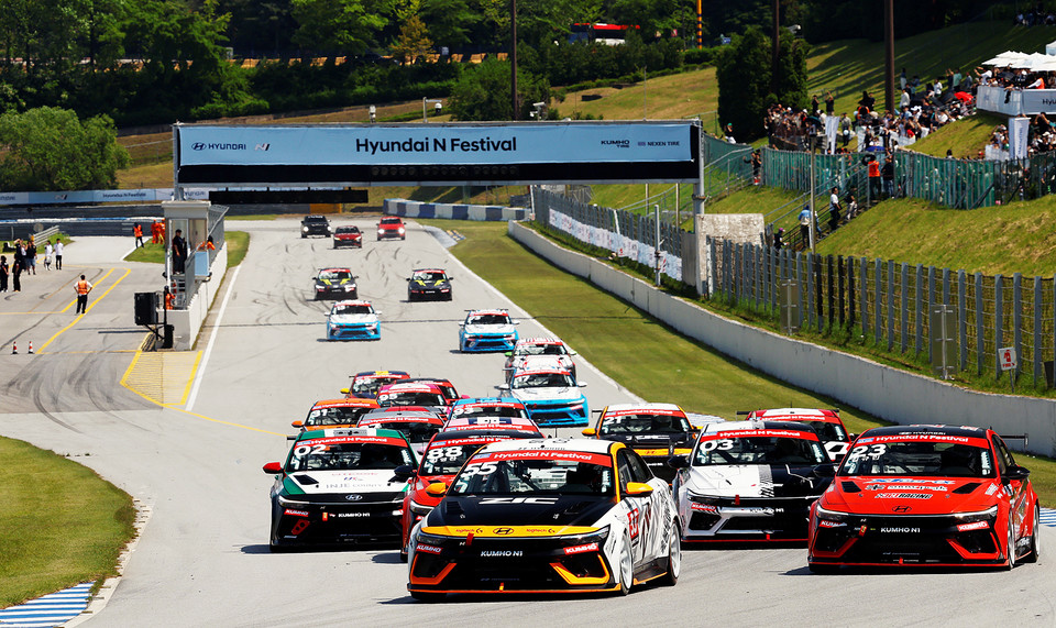 현대 N 페스티벌 N1 클래스 2차 경기 결승전 스타트 모습. 사진=한국모터스포츠기자단