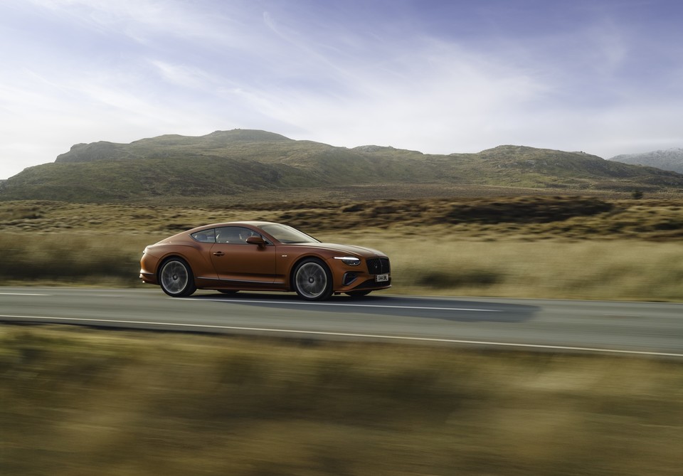 벤틀리 더 뉴 컨티넨탈 GT 스피드 주행모습. 사진=벤틀리모터스코리아