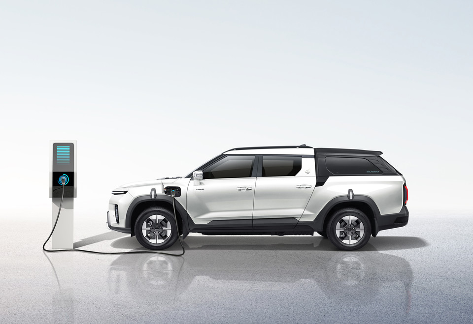 KGM 무쏘 EV 충전 모습. 사진=KGM