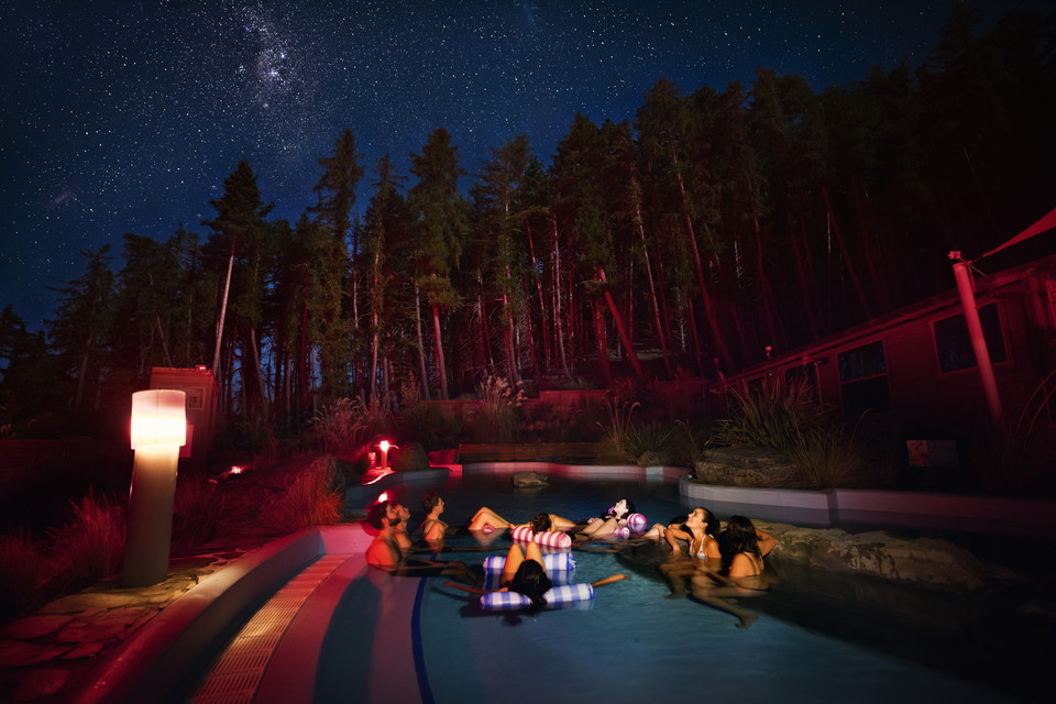 별이 쏟아지는 테카포 온천에서 진짜 힐링의 순간을 맞이해 보자. 사진=Tekapo Springs