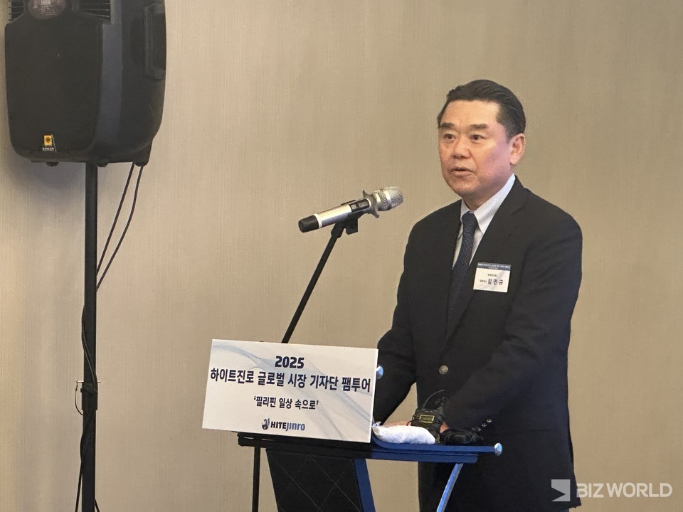 김인규 하이트진로 대표이사가 지난 21일 필리핀 마닐라에서 열린 기자간담회에서 인사말을 하고 있다. 필리핀=김미진 기자