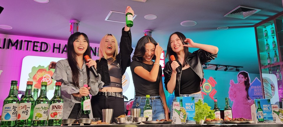 필리핀 걸그룹 YGIG의 '진로라이브(Jinro Live)' 촬영 현장 모습. 사진=하이트진로