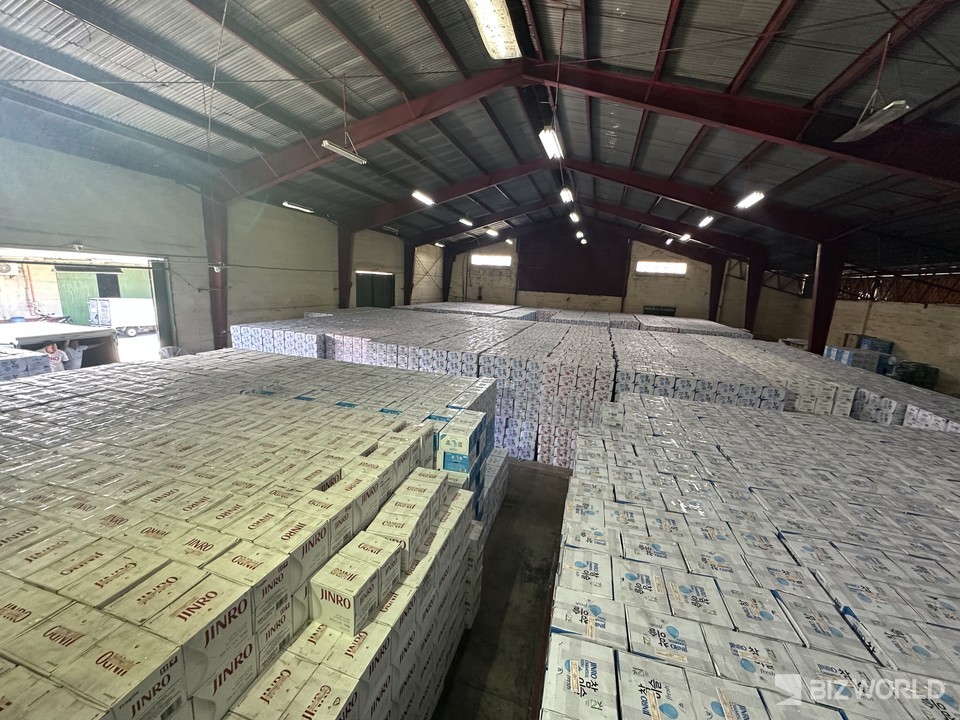 필리핀 마닐라 소재 K&L 본사 물류센터에 진로 제품들 모습. 필리핀=김미진 기자