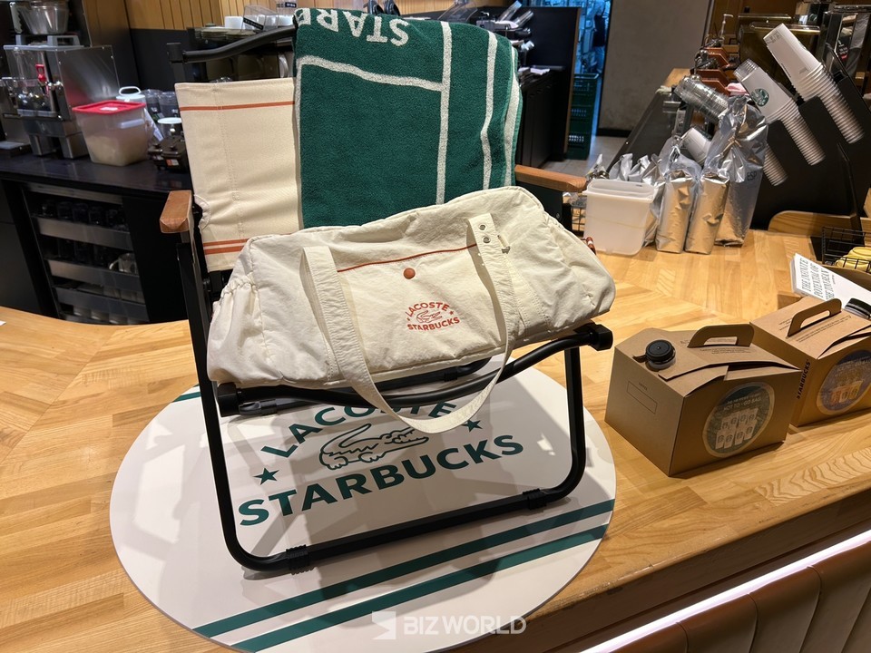 이번 스타벅스의 2025 여름 E프리퀀시 굿즈들의 모습. 사진=김선주 기자 