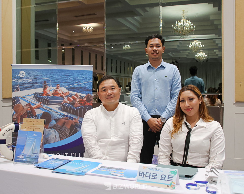 박영순 바다로요트 대표(왼쪽)과 직원들. 사진=손진석 기자