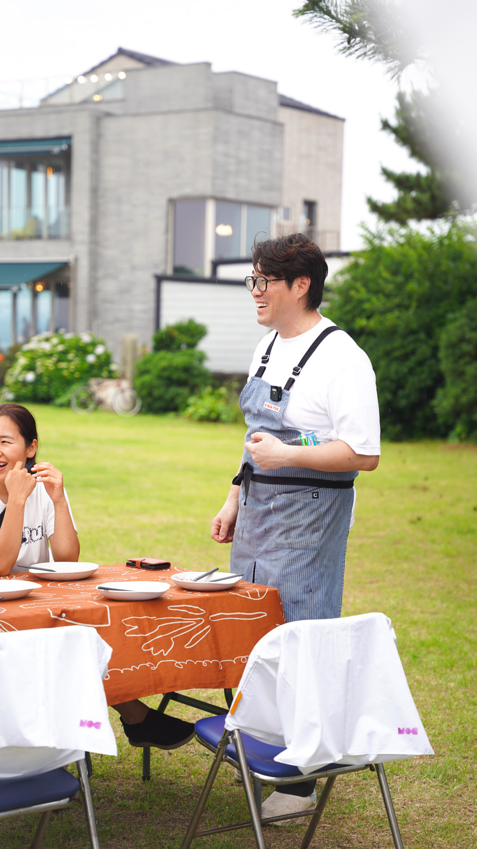 비양도 오디밥상 행사에서 참가자와 이야기를 나누는 오셰득 셰프. 사진=한국관광공사