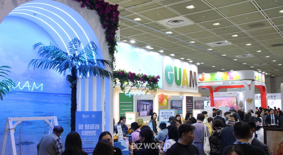 괌정부관광청 부스에 많은 관람객들이 찾았다. 사진=손진석 기자