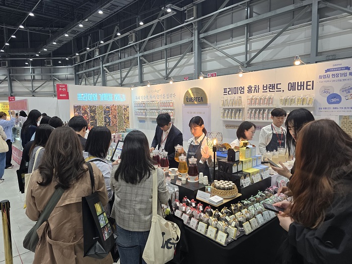 커피와 디저트 소비가 꾸준히 증가하는 가운데 경기 남부 소비자의 접근성을 고려한 ‘2025 코리아 커피&디저트페어(코커디)’가 오는 7월 11일부터 13일까지 수원메쎄에서 스페셜 시즌으로 개최된다. 사진=메쎄이상