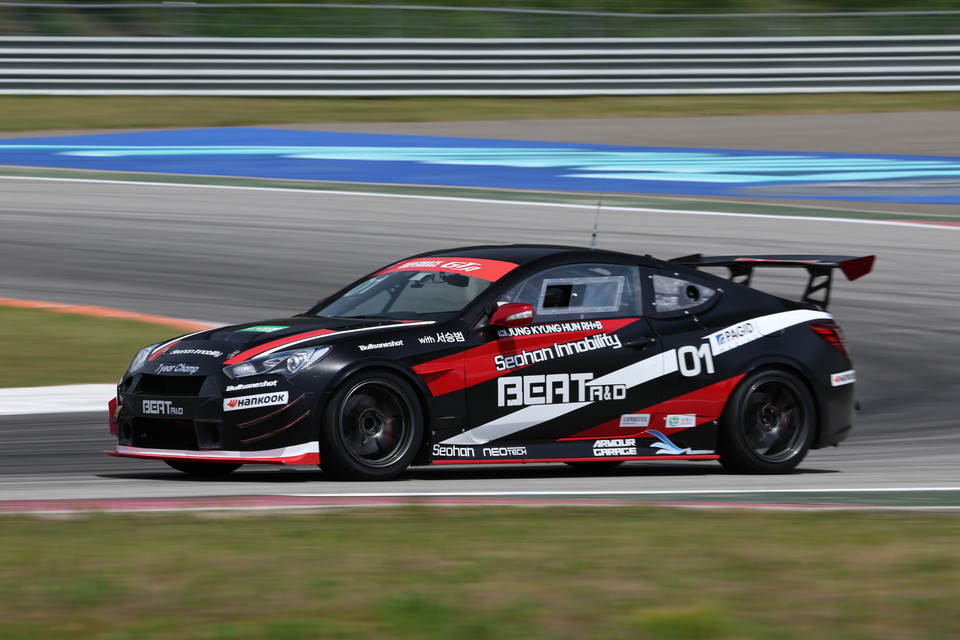 정경훈 선수가 예선 경기 중반이후 트랙에 올라 1위의 기록을 세우고 피트인했다. 인제=박준 작가