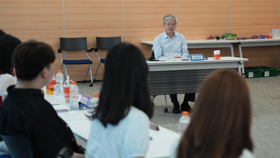 박정현 대표가 제14기 청년 중역 회의에서  이야기 하고 있다. 사진=코레일유통