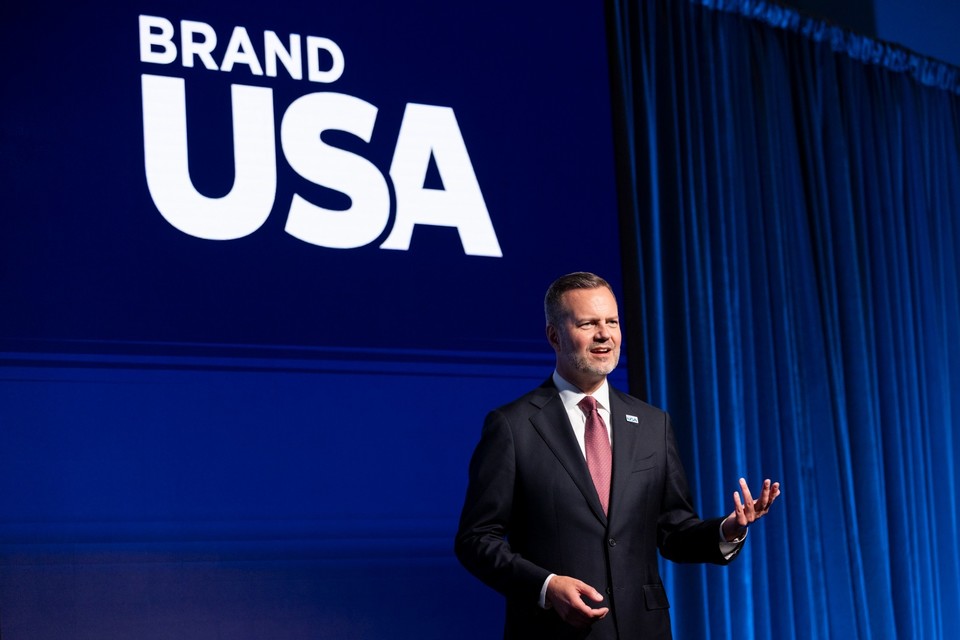 미국관광청 청장 및 CEO인 프레드 딕슨(Fred Dixon)이 IPW 2025서 미국관광청의 글로벌 관광 전략 및 신규 캠페인을 발표하고 있다. 사진=미국관광청