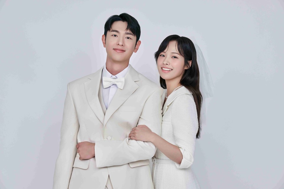 결혼정보회사 ‘듀오(대표 박수경)’가 성인이 된 이후 연애 경험이 있는 미혼남녀들을 대상으로 ‘부모가 반대하는 결혼’에 대한 설문조사를 벌이고 그 결과를 23일 발표했다. 사진=듀오