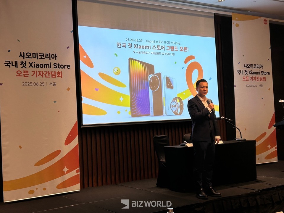 25일 오전 서울 영등포구 콘래드호텔에서 열린 '국내 첫 샤오미 스토어 오픈 기념 기자간담회'에서 발표를 하고 있는 조니 우 샤오미코리아 사장의 모습. 사진=김선주 기자