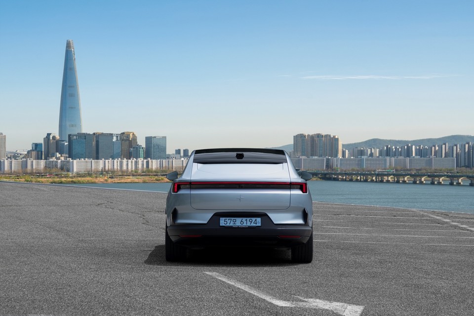 2026년형 폴스타 4 뒷모습. 사진=폴스타