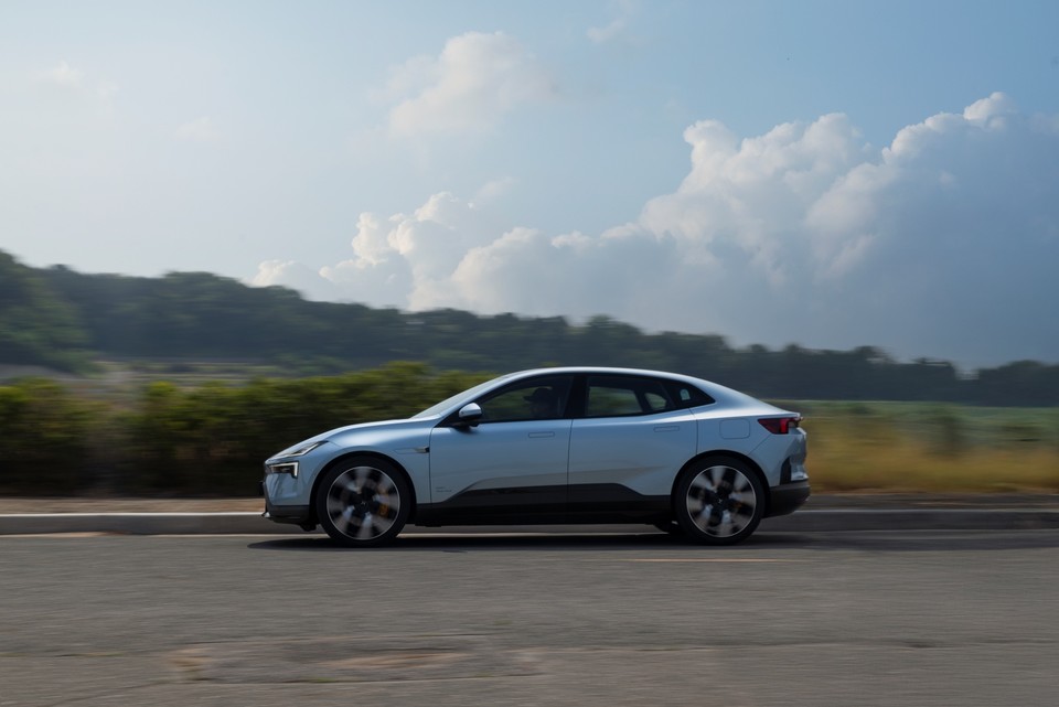 2026년형 폴스타4 옆모습. 사진=폴스타