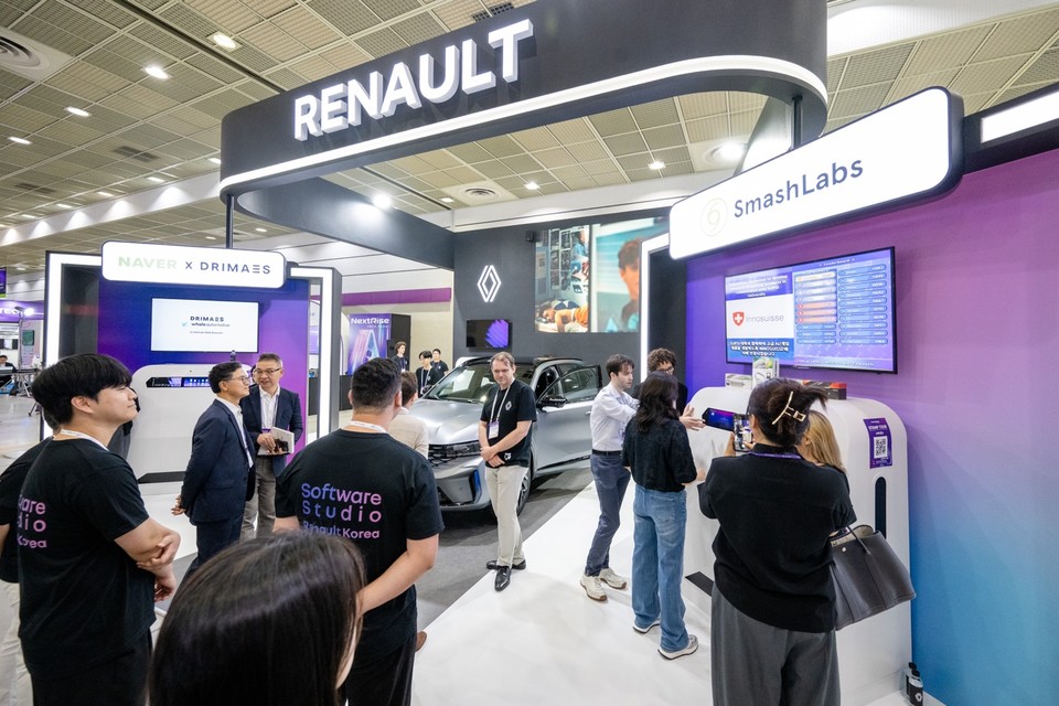 넥스트라이즈에 마련된 르노 부스에 많은 관람객들이 찾았다. 사진=르노코리아