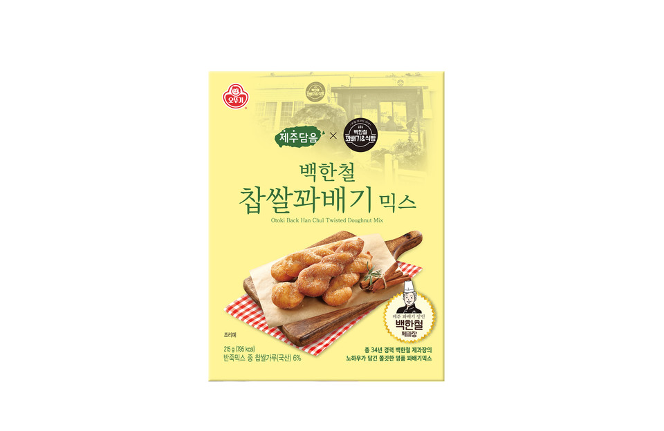 오뚜기가 집에서도 간편하게 제주 웨이팅 맛집의 맛을 즐길 수 있는 ‘제주담음 백한철 찹쌀꽈배기믹스’를 출시했다고 밝혔다. 사진=오뚜기