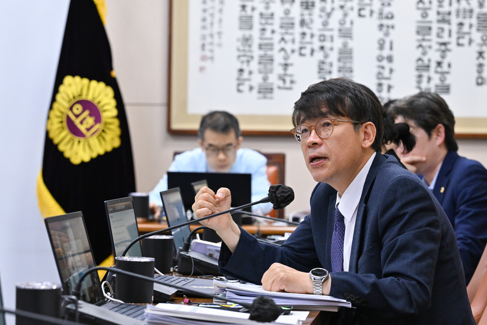 이병도 서울시의원이 제331회 정례회 운영위원회 회의에서 질문을 하고 있다. 사진=서울시의회